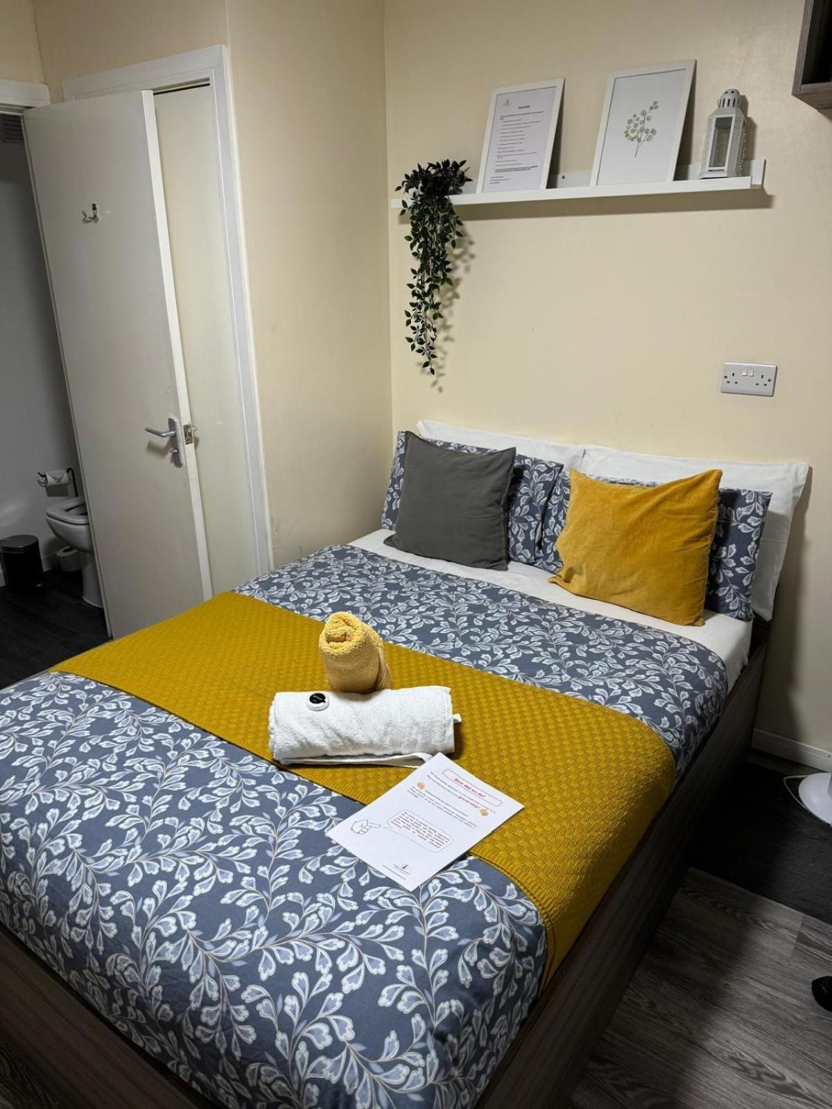 Premier Centre Room- Ensuite * Nottingham